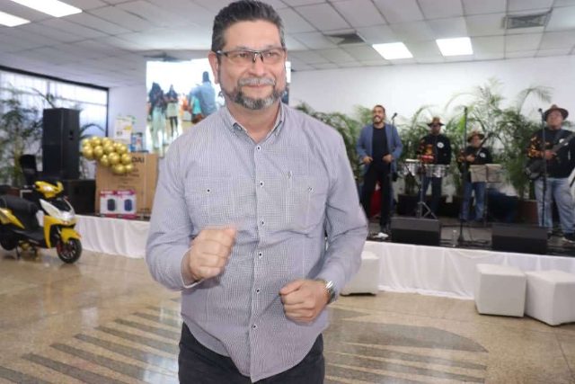 César Martínez Ruiz