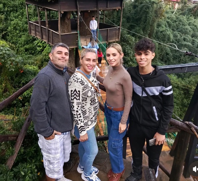 Mónica Gil y familia