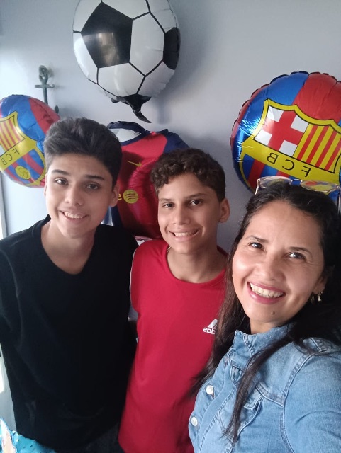 Yuneida Gomez y su hijos