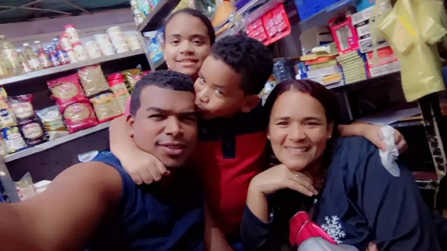 Yetzica nuñez Robinson perez  Dylan perez  Franyelis nuñez  Y mia isabella ES UNA BEBE DE 5 meses