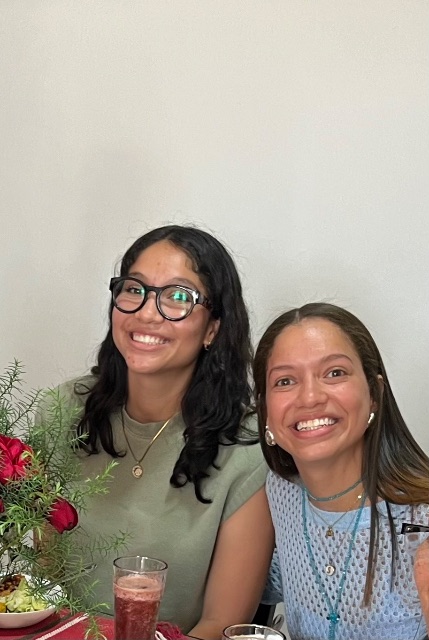 Sptephanny y Hellen Montaño