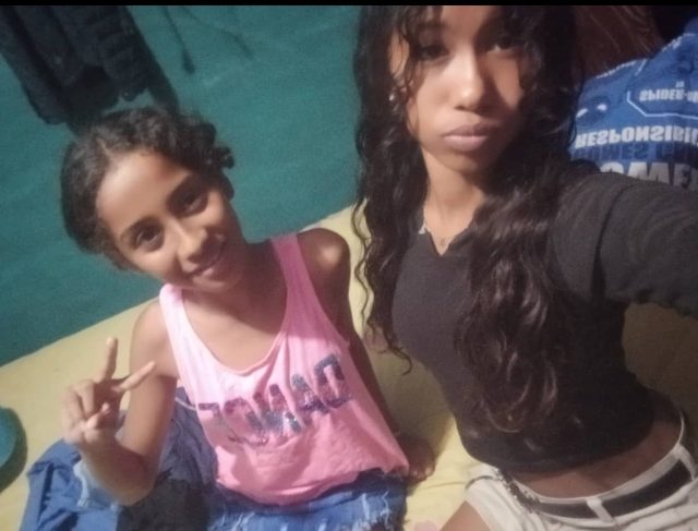 Jeanyela y Alexandra Albuja