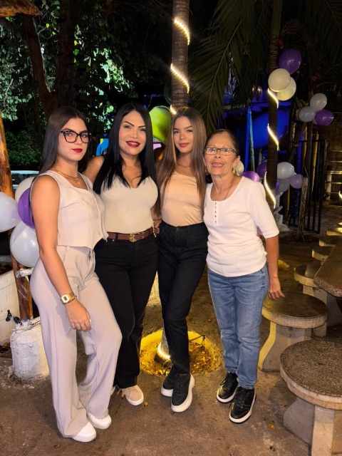 VALENTINA DA SILVA.    VALERIA DA SILVA.    JANETH MELINKOFF Y LA SEÑORA IRMA