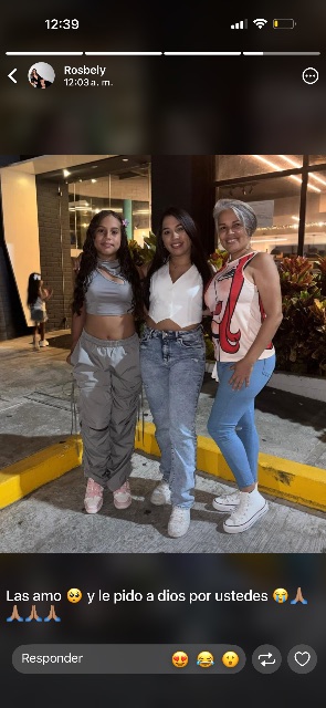 Audelis Núñez Mía Zambrano y su abuela